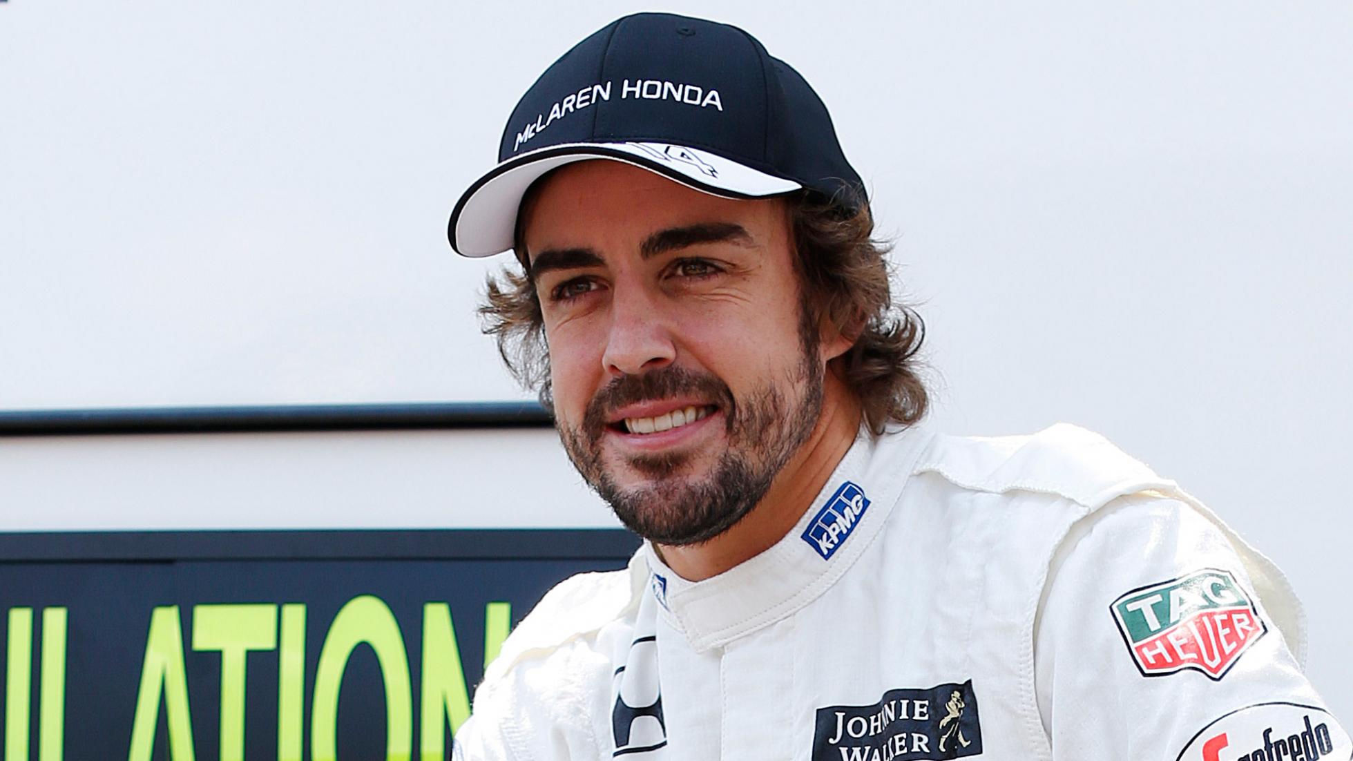 Alonso baja de la nube, pero avisa a sus competidores