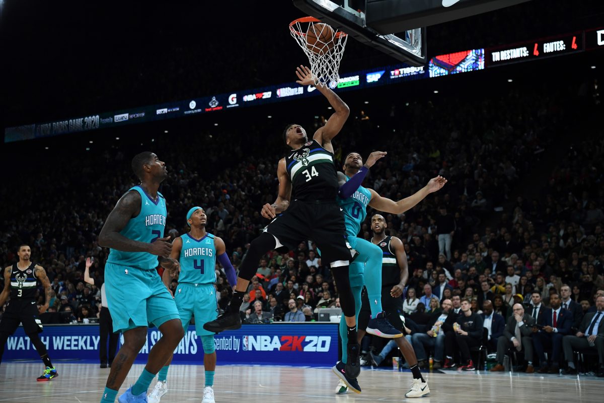 La NBA en París se estrenó con un brillante Giannis Antetokounmpo