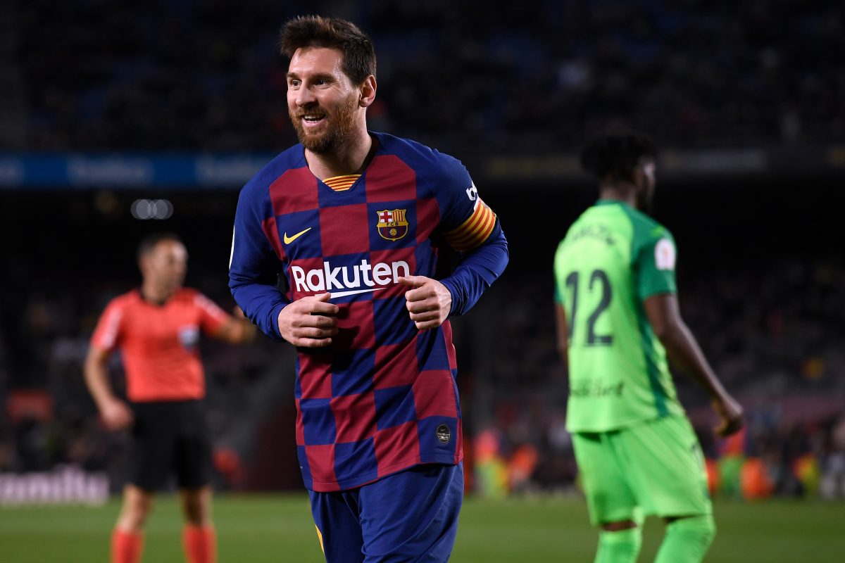Abidal y Messi se enfrentan
