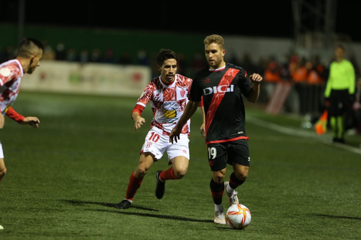 Rayo Vallecano y Valencia avanzaron en CDR