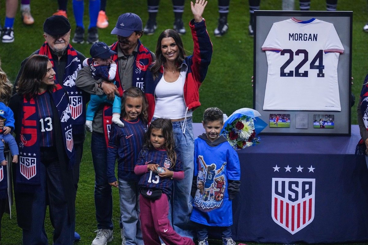 Alex Morgan recibió un merecido homenaje