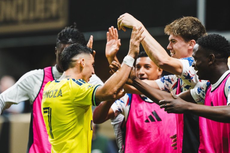 Nashville sigue líder del Este